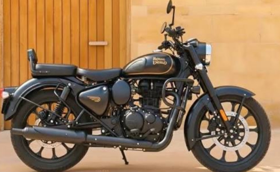 Royal Enfield Classic 2026 नई मॉडल बाइक का फ्रंट और साइड व्यू, ग्रीन कलर में क्लासिक डिजाइन के साथ